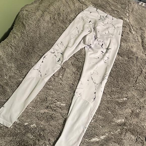 Onyx White marble Buffbunny legging - Picture 2 of 6